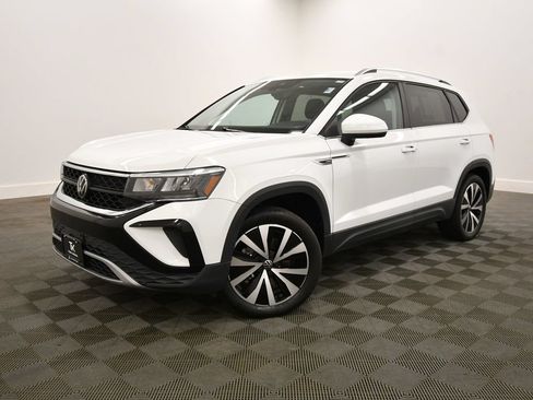 Used 2023 Volkswagen Taos SE AWD/4WD image 2