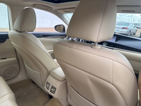 Used 2014 Lexus ES 350 w/ Luxury Package image 24