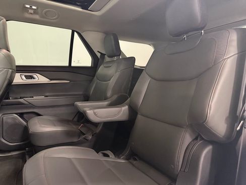 Used 2025 Ford Explorer Active w/ Active Comfort Package AWD/4WD image 10