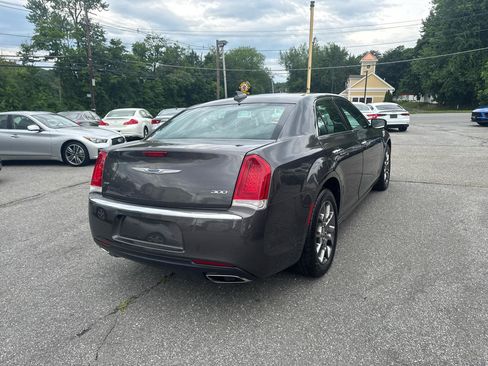 Used 2019 Chrysler 300 Limited AWD/4WD image 8
