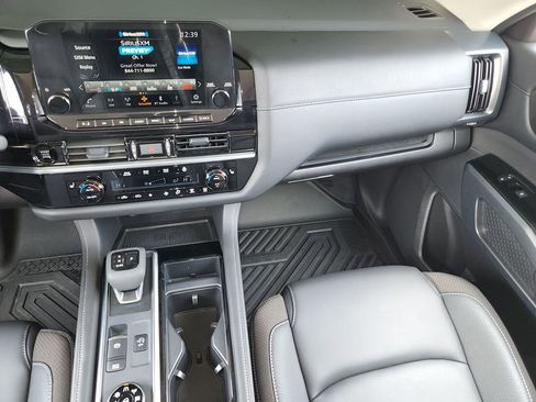 Certified 2025 Nissan Pathfinder SL image 22