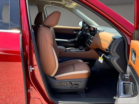 New 2026 Nissan Pathfinder Platinum AWD/4WD image 11