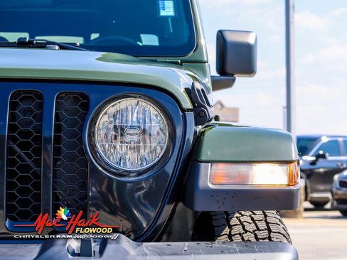 Used 2021 Jeep Gladiator Willys image 6