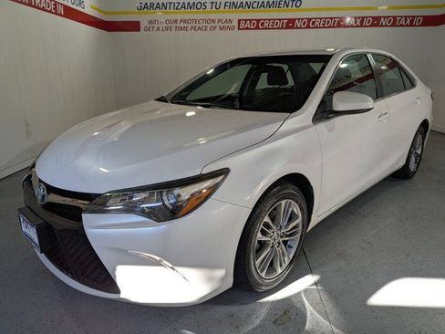 Used 2016 Toyota Camry SE image 3