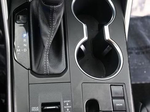 Used 2023 Toyota Highlander XLE image 17