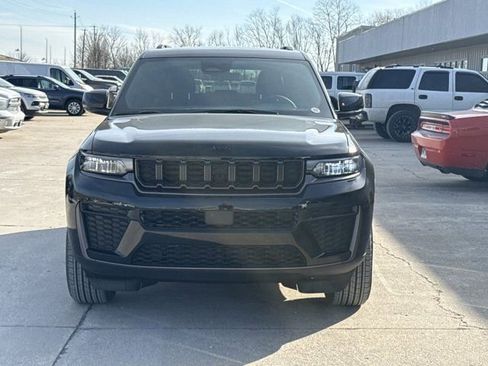 New 2026 Jeep Grand Cherokee Altitude image 11