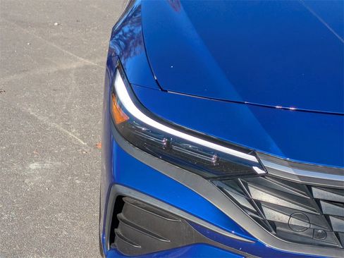 Certified 2025 Hyundai Elantra Sport image 9