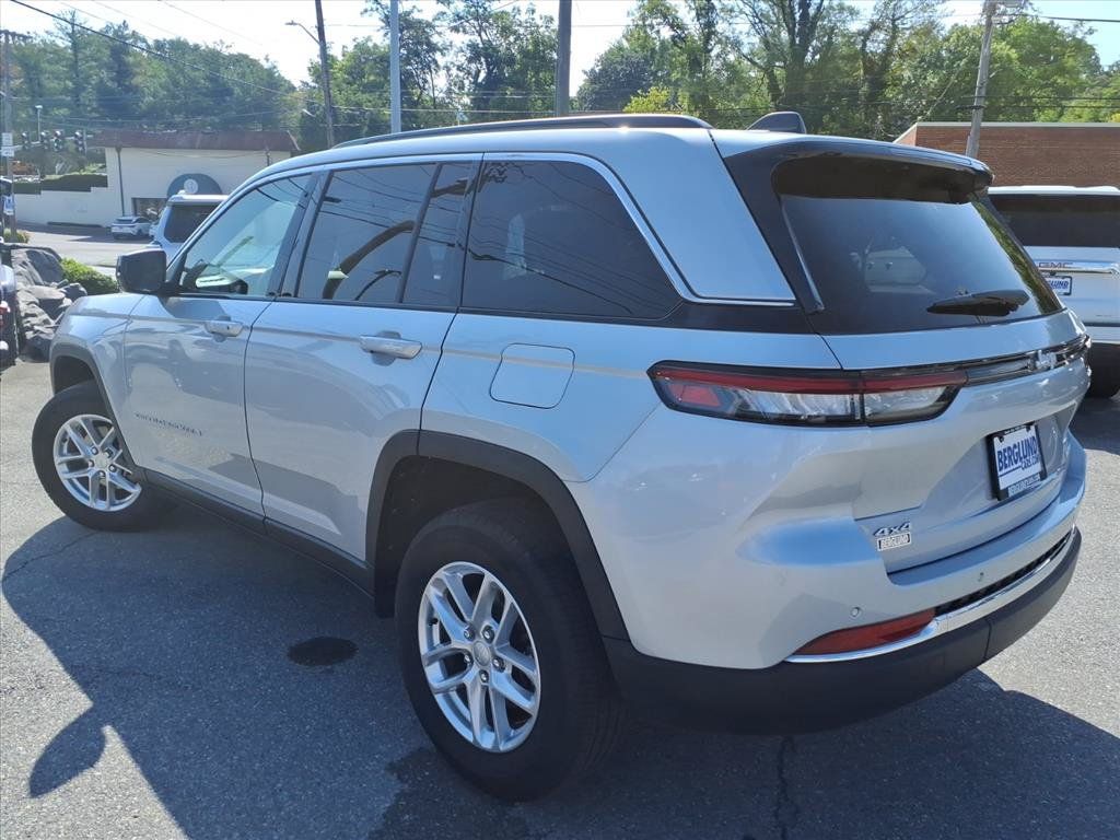 Used 2024 Jeep Grand Cherokee Laredo X w/ Luxury Tech Group I AWD/4WD image 6