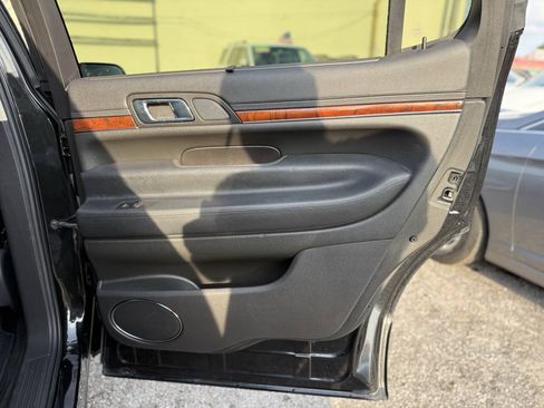 Used 2013 Lincoln MKT AWD image 24