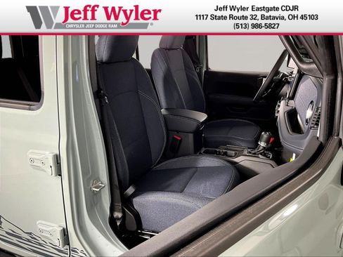 New 2026 Jeep Wrangler Unlimited Sahara w/ Rockslide Package AWD/4WD image 18