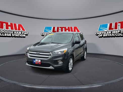 Used 2019 Ford Escape SE FWD image 3