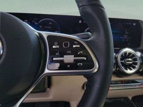 Used 2023 Mercedes-Benz GLB 250 4MATIC image 29