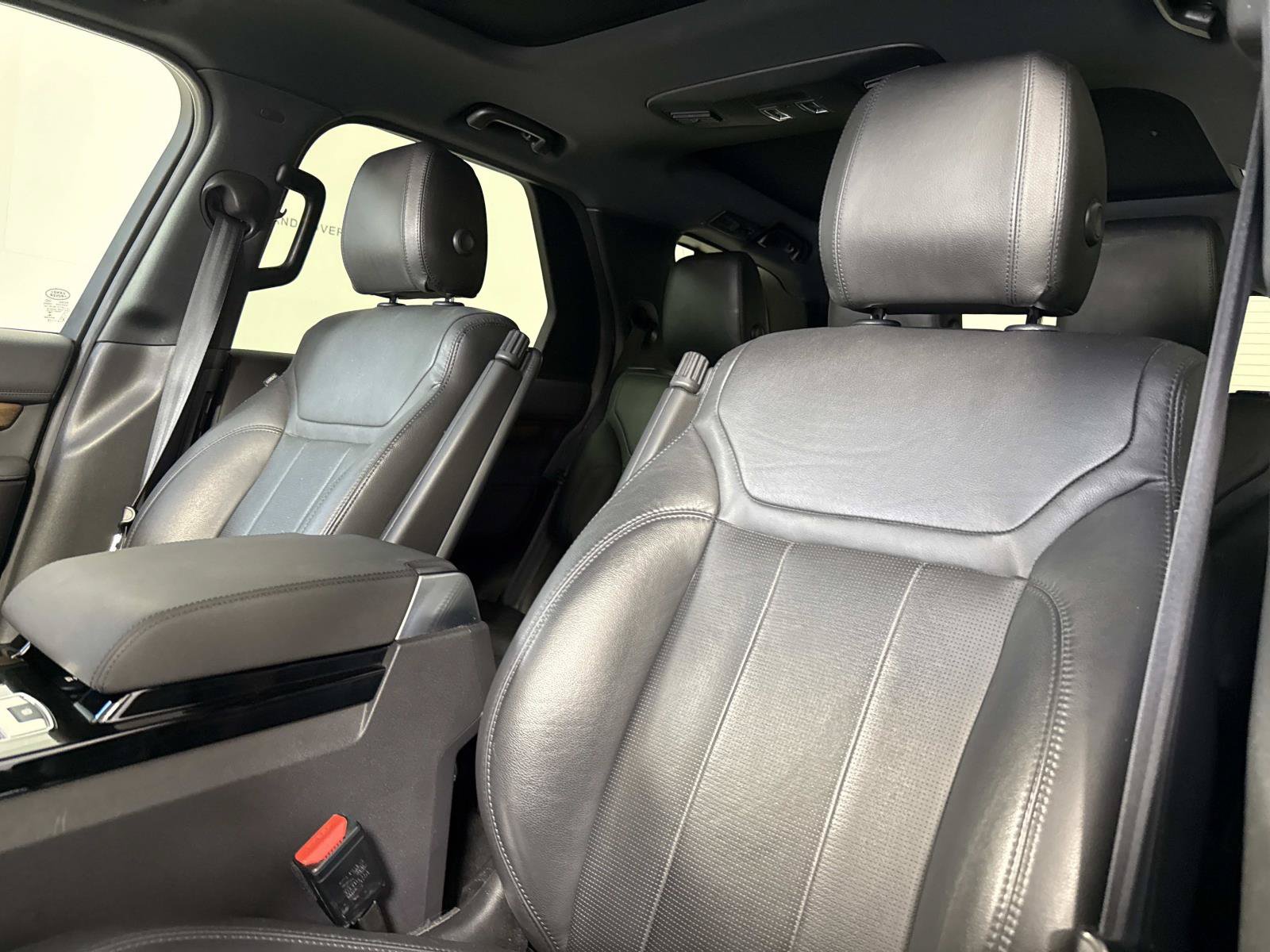Used 2018 Land Rover Discovery HSE AWD/4WD image 19