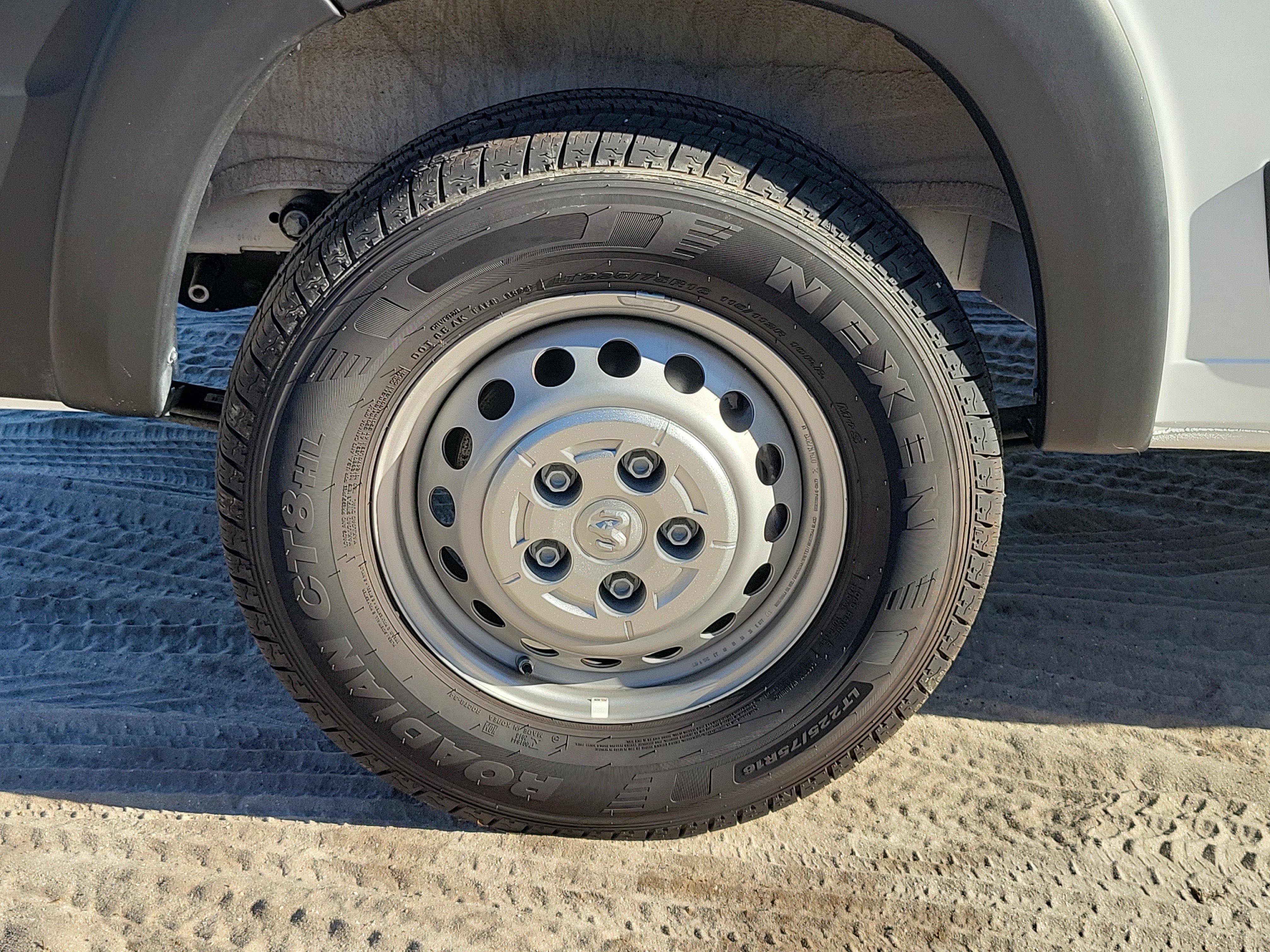 Used 2025 RAM ProMaster 2500 w/ Safety Group FWD image 5