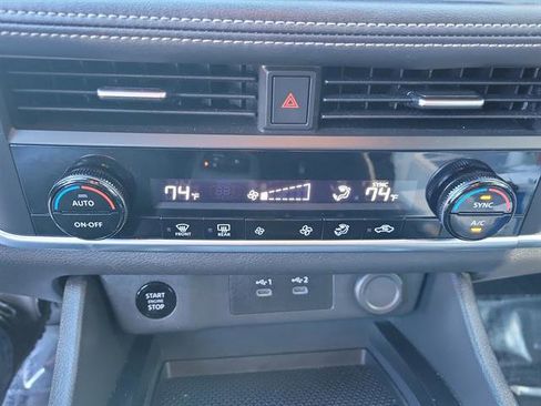 Used 2024 Nissan Rogue SV image 11