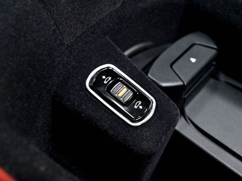 Used 2017 Rolls-Royce Dawn RWD image 64
