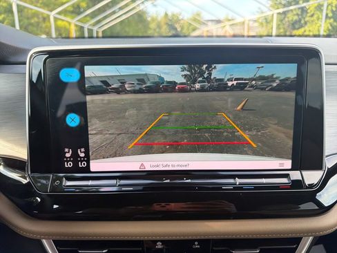 Used 2025 Volkswagen Atlas Cross Sport SE AWD/4WD image 20