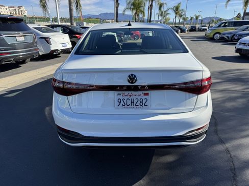 Used 2025 Volkswagen Jetta S image 9