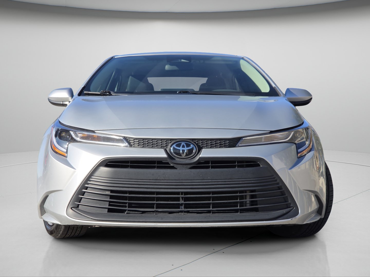 Used 2025 Toyota Corolla LE FWD image 3