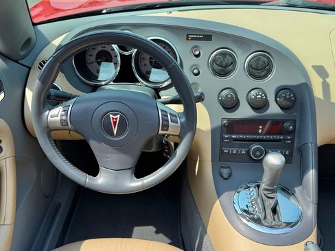 Used 2006 Pontiac Solstice Convertible w/ Premium Package RWD image 10