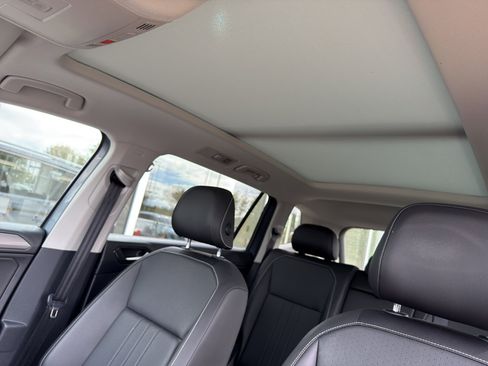 Used 2022 Volkswagen Tiguan SE image 18