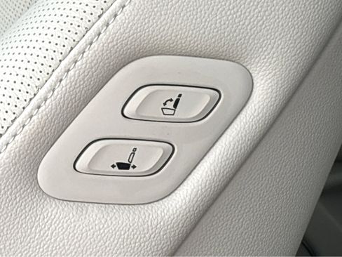 Used 2022 Genesis G80 2.5T w/ Prestige Package image 31