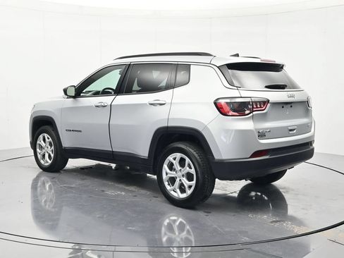 Used 2024 Jeep Compass Latitude AWD/4WD image 7