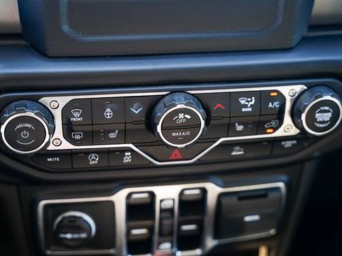 Used 2022 Jeep Gladiator Willys image 17