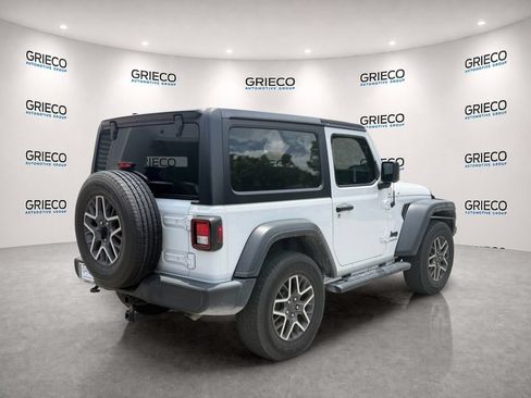 Used 2022 Jeep Wrangler Sport AWD/4WD image 7