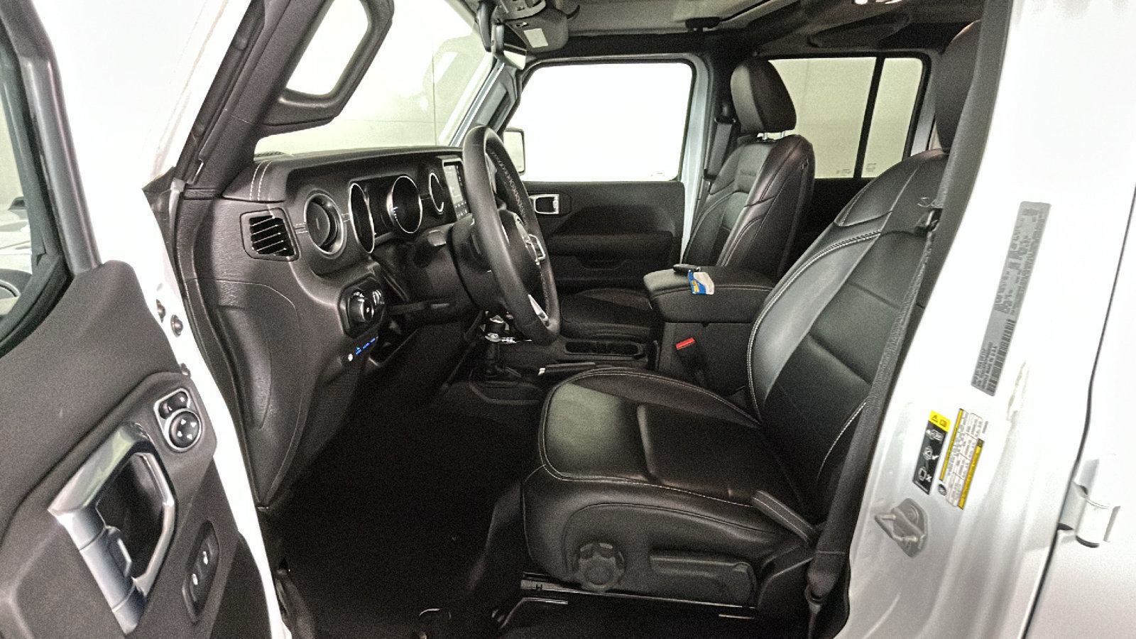 Used 2023 Jeep Wrangler Unlimited Sahara w/ Cold Weather Group AWD/4WD image 13