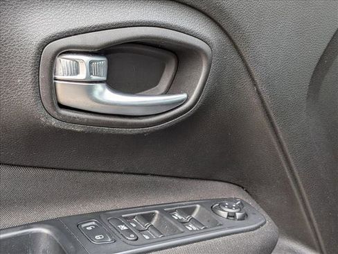 Used 2017 Jeep Renegade Sport w/ Power & Air Group image 4