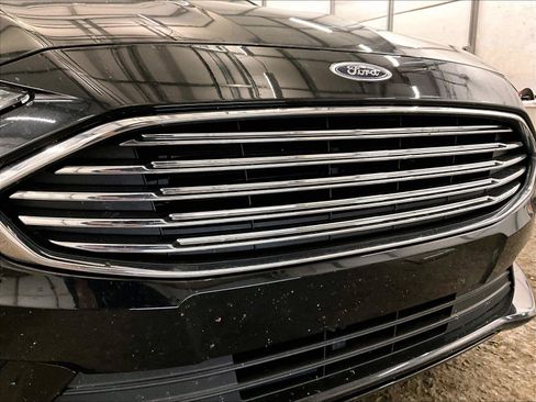 Used 2018 Ford Fusion SE w/ Fusion SE Technology Package FWD image 29