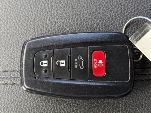 Used 2023 Toyota RAV4 XLE Premium image 25