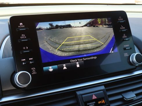 Used 2022 Honda Accord Sport image 5