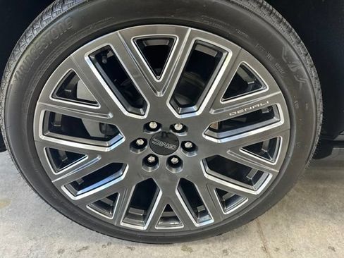Used 2025 GMC Yukon XL Denali Ultimate AWD/4WD image 7