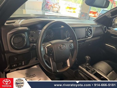 Used 2021 Toyota Tacoma TRD Off-Road w/ TRD Premium Off Road Package AWD/4WD image 13