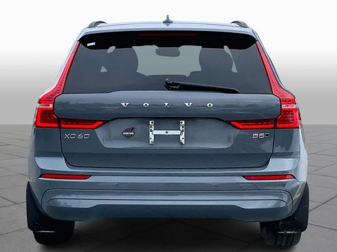 Used 2022 Volvo XC60 B5 Momentum w/ Climate Package image 5