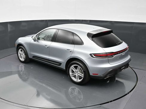 Certified 2025 Porsche Macan AWD/4WD image 29