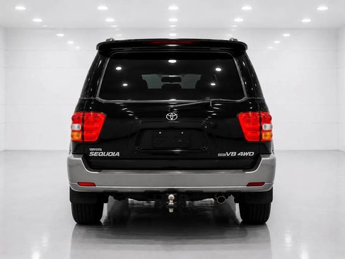 Used 2004 Toyota Sequoia SR5 AWD/4WD image 4