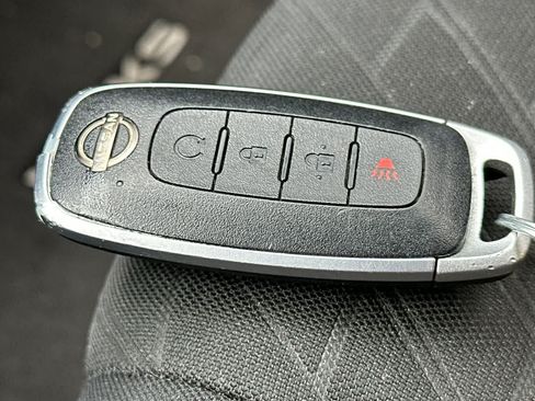 Certified 2023 Nissan Kicks SR FWD image 28