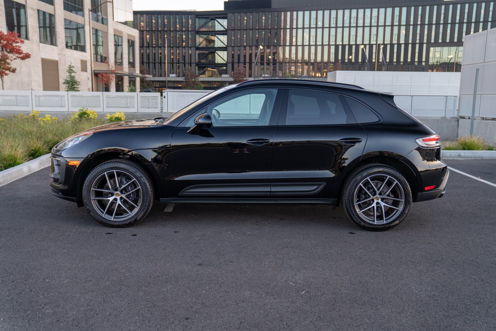 Certified 2026 Porsche Macan Turbo AWD/4WD image 2