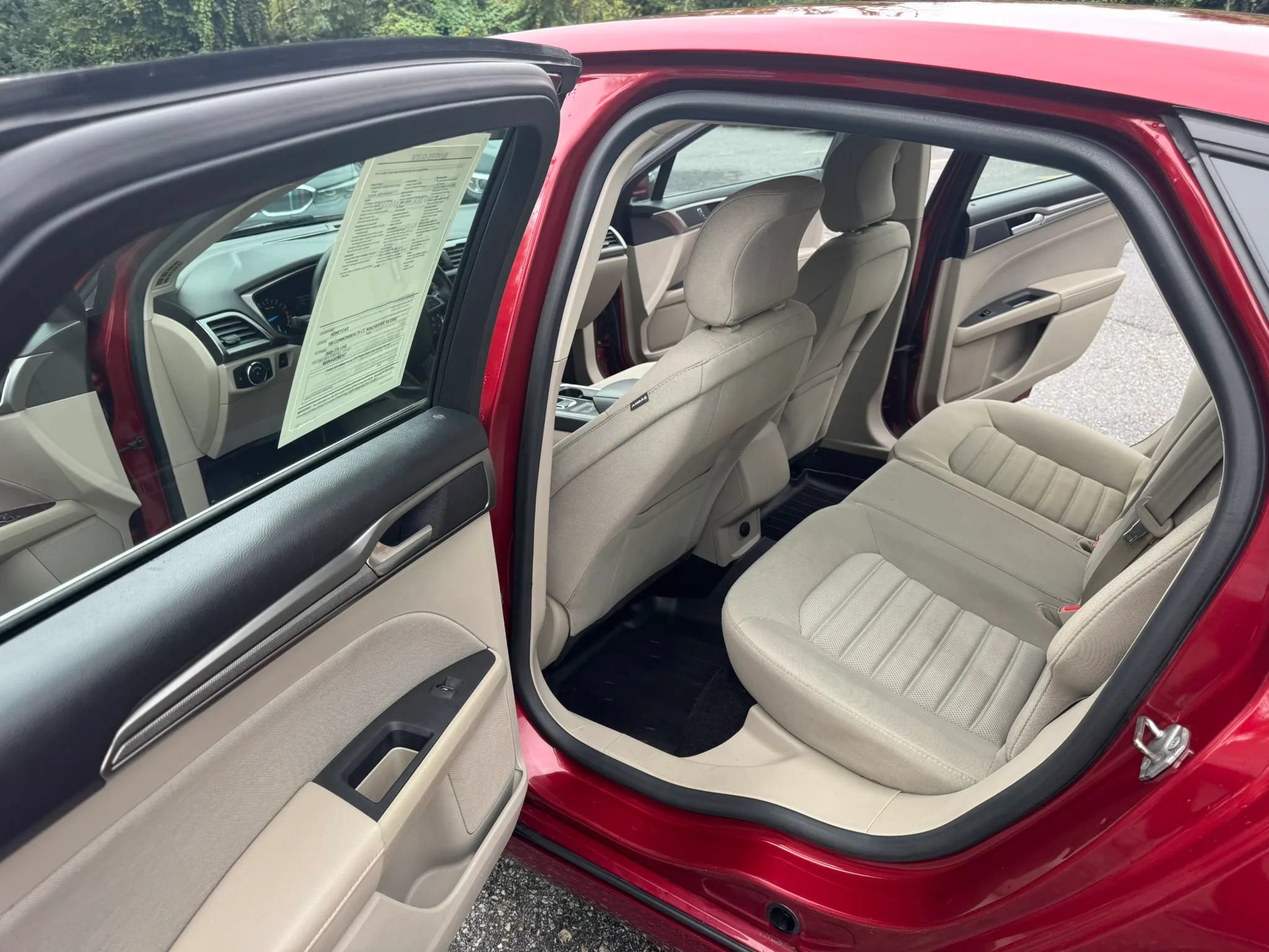 Used 2018 Ford Fusion SE FWD image 13