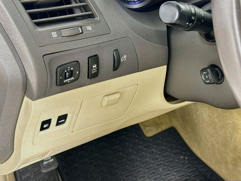 Used 2010 Lexus ES 350 w/ Preferred Accessory Package FWD image 10