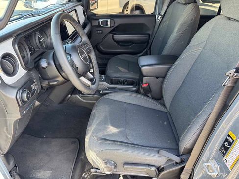 Used 2024 Jeep Wrangler Unlimited w/ Convenience Group AWD/4WD image 28