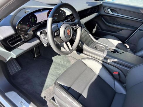Used 2025 Porsche Taycan image 4