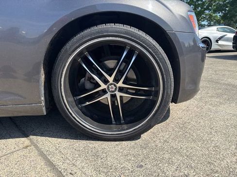 Used 2014 Chrysler 300 RWD image 22