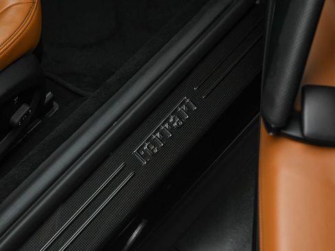 Used 2018 Ferrari 812 Superfast RWD image 30