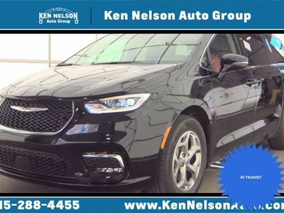 Used 2024 Chrysler Pacifica Limited w/ Uconnect Theater Family Group