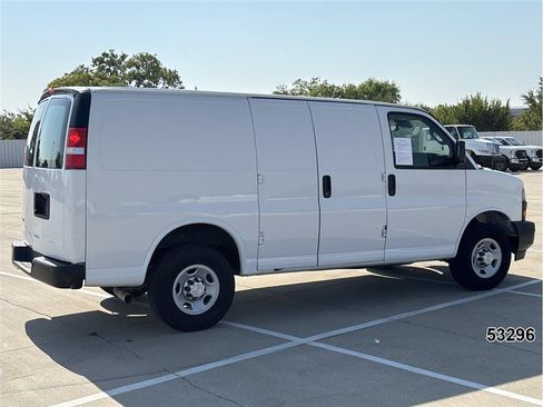 Used 2020 Chevrolet Express 2500 RWD image 2