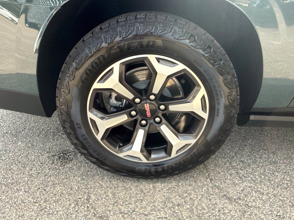 Used 2025 GMC Yukon XL AT4 Ultimate AWD/4WD image 40